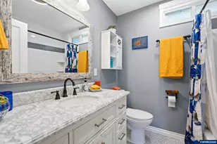 221 Walnut St, Independence, OR 97351 - Photo 14