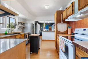 221 Walnut St, Independence, OR 97351 - Photo 14
