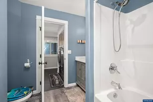 2035 NE 66th St, Lincoln City, OR 97367 - Photo 36