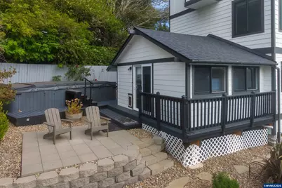 2035 NE 66th St, Lincoln City, OR 97367 - Photo 36