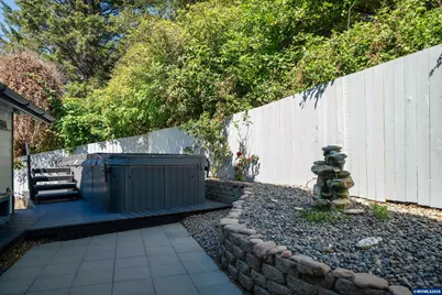 2035 NE 66th St, Lincoln City, OR 97367 - Photo 38