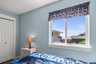 2035 NE 66th St, Lincoln City, OR 97367 - Photo 32