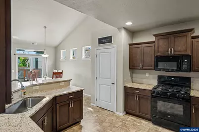 543 Casting St SE, Albany, OR 97322 - Photo 6
