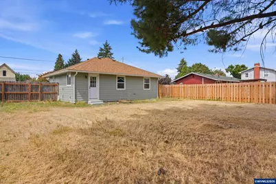 235 Cleveland St, Lebanon, OR 97355 - Photo 32