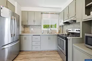 3486 Rainbow Lp, Hubbard, OR 97032 - Photo 8