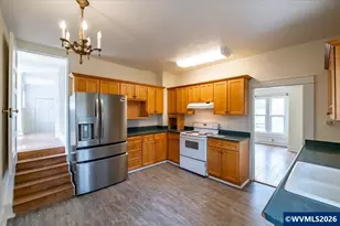115 S 6th St, Independence, OR 97351 - Photo 12