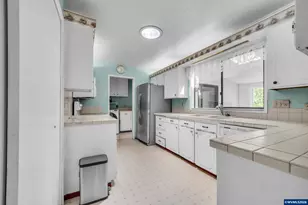 670 Smith Dr, Woodburn, OR 97071 - Photo 8