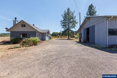 40028 Lacomb Dr, Lebanon, OR 97355 - Photo 6