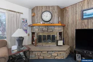 40028 Lacomb Dr, Lebanon, OR 97355 - Photo 10