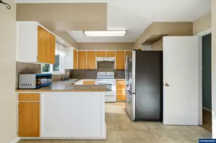 1430 Powell St SE, Albany, OR 97322 - Photo 10