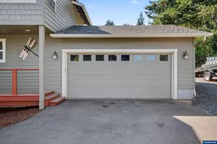 1685 Hillcrest Ct NW, Salem, OR 97304 - Photo 2