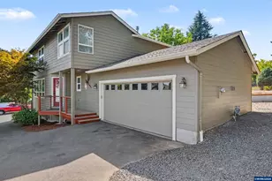 1685 Hillcrest Ct NW, Salem, OR 97304 - Photo 1