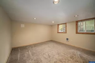 1390 Elm St NW, Salem, OR 97304 - Photo 28