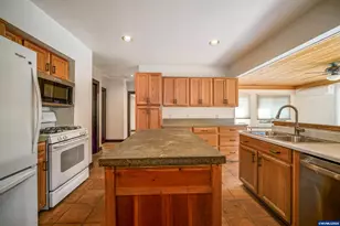 1390 Elm St NW, Salem, OR 97304 - Photo 14