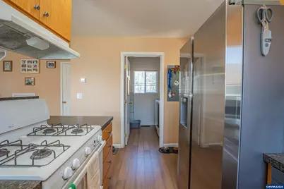 887 Wassom St, Lebanon, OR 97355 - Photo 8