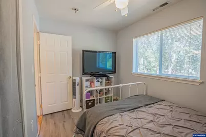 887 Wassom St, Lebanon, OR 97355 - Photo 22