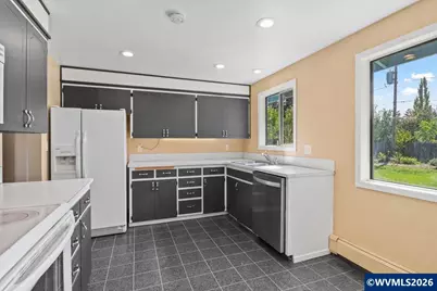 560 NW Hemlock Av, Corvallis, OR 97330 - Photo 12
