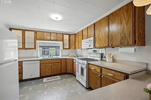 321 N 8th St, Cottage Grove, OR 97424 - Photo 10