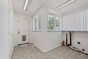 321 N 8th St, Cottage Grove, OR 97424 - Photo 30