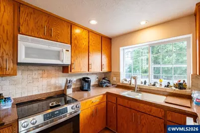 546 SW Hayter St, Dallas, OR 97338 - Photo 16