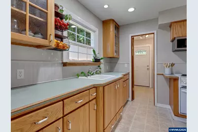 1655 Pearl St NE, Salem, OR 97301 - Photo 4