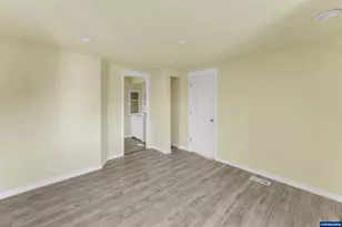 31919 N Lake Creek Dr, Tangent, OR 97389 - Photo 22