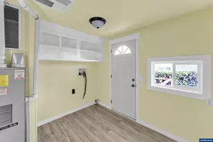 31919 N Lake Creek Dr, Tangent, OR 97389 - Photo 20