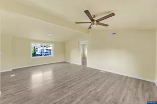 31919 N Lake Creek Dr, Tangent, OR 97389 - Photo 10