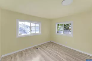 31919 N Lake Creek Dr, Tangent, OR 97389 - Photo 16