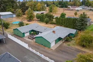 880 Hillview Dr, Lebanon, OR 97355 - Photo 1