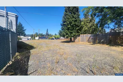 2123 Main St, Sweet Home, OR 97386 - Photo 4