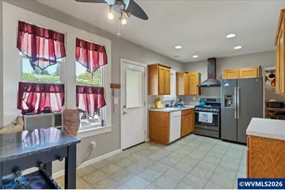 1005 S Water St, Silverton, OR 97381 - Photo 20