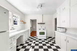 942 Summer St NE, Salem, OR 97301 - Photo 14