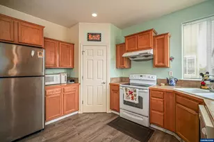 1725 Neota St NE, Salem, OR 97301 - Photo 16