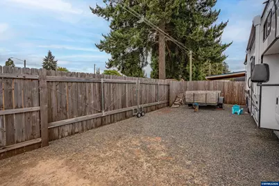 599 E St, Lebanon, OR 97355 - Photo 30