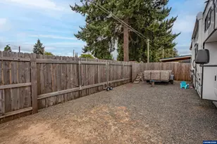 599 E St, Lebanon, OR 97355 - Photo 30