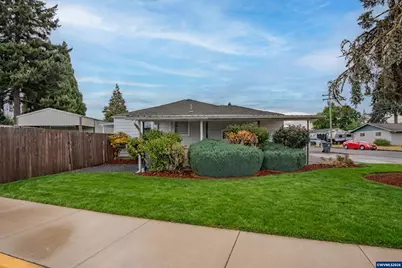 599 E St, Lebanon, OR 97355 - Photo 2