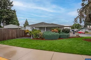 599 E St, Lebanon, OR 97355 - Photo 2