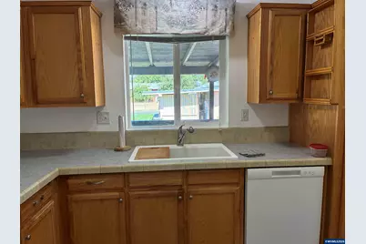 6793 Lakeside Dr NE, Salem, OR 97305 - Photo 10