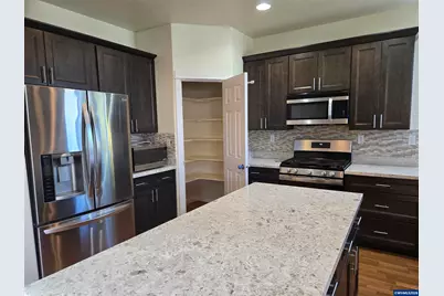 394 Golden Eagle St NW, Salem, OR 97304 - Photo 8
