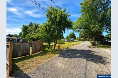 421 Stark St, Woodburn, OR 97071 - Photo 12
