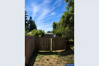 421 Stark St, Woodburn, OR 97071 - Photo 10