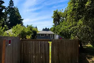 421 Stark St, Woodburn, OR 97071 - Photo 10