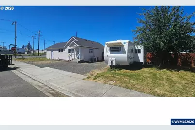 680 S 5th St, Harrisburg, OR 97446 - Photo 2