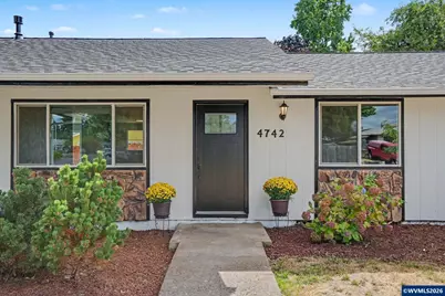 4742 Oak Park Dr NE, Salem, OR 97305 - Photo 4