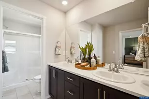 571 Spring Bl, Woodburn, OR 97071 - Photo 18