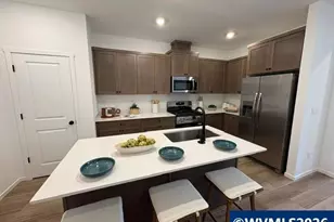 515 Upland Av, Woodburn, OR 97071 - Photo 8