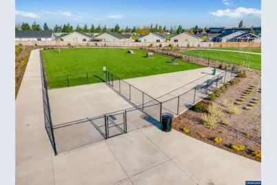 879 Kirksey St, Woodburn, OR 97071 - Photo 28