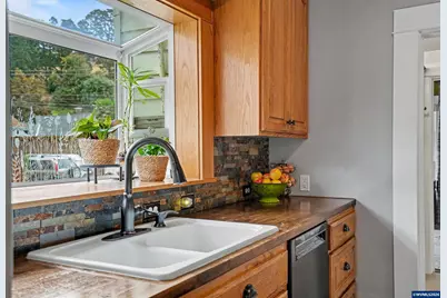 307 Adams Av, Silverton, OR 97381 - Photo 20