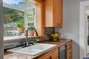 307 Adams Ave, Silverton, OR 97381 - Photo 20